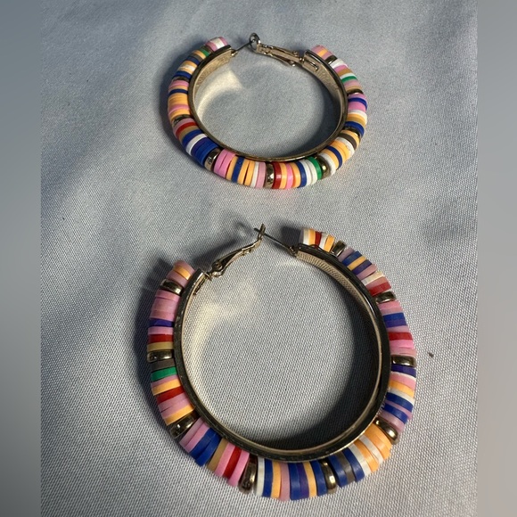 Large colorful hoop earrings - Picture 5 of 5
